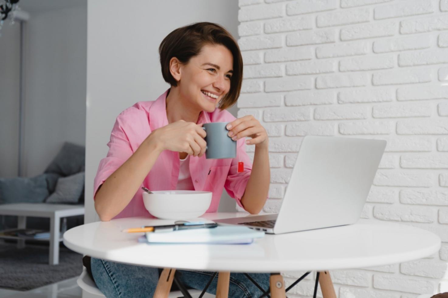 Session de travail collaborative avec documents financiers